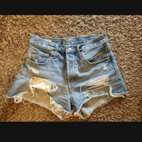 Womans Levi's - Picture 2 of 2